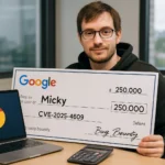 Mann hält einen großen Scheck von Google über 250.000 Dollar in einem Büro.