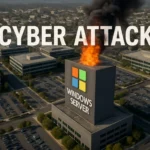 Пылающий серверный центр с надписью "Кибератака" на фоне городских зданий.