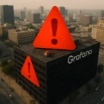 Високий будинок з великими червоними знаками уваги та логотипом Grafana.